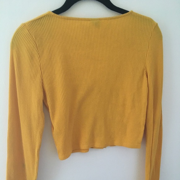 Urban Outfitters Cropped Knitted Top - Picture 3 of 3